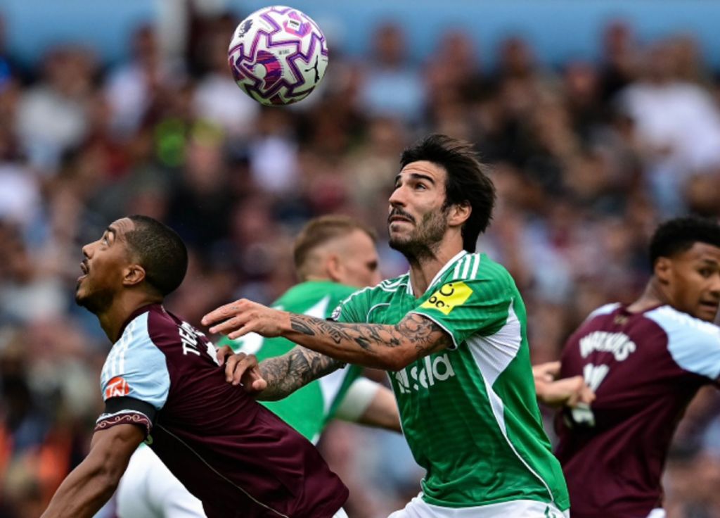 Άστον Βίλα – Νιούκαστλ: Πρεμιέρα με (χ)αμένες τις «Καρακάξες» (vid)