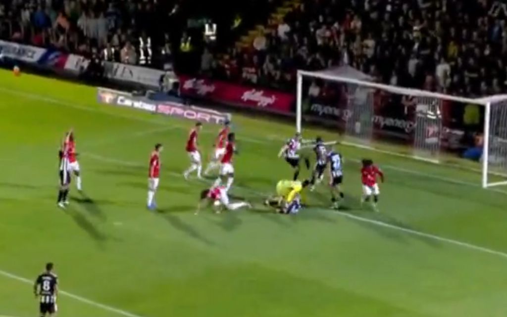 Η Γκρίμσμπι… διασύρει την Μάντσεστερ Γιουνάιτεντ (vid)