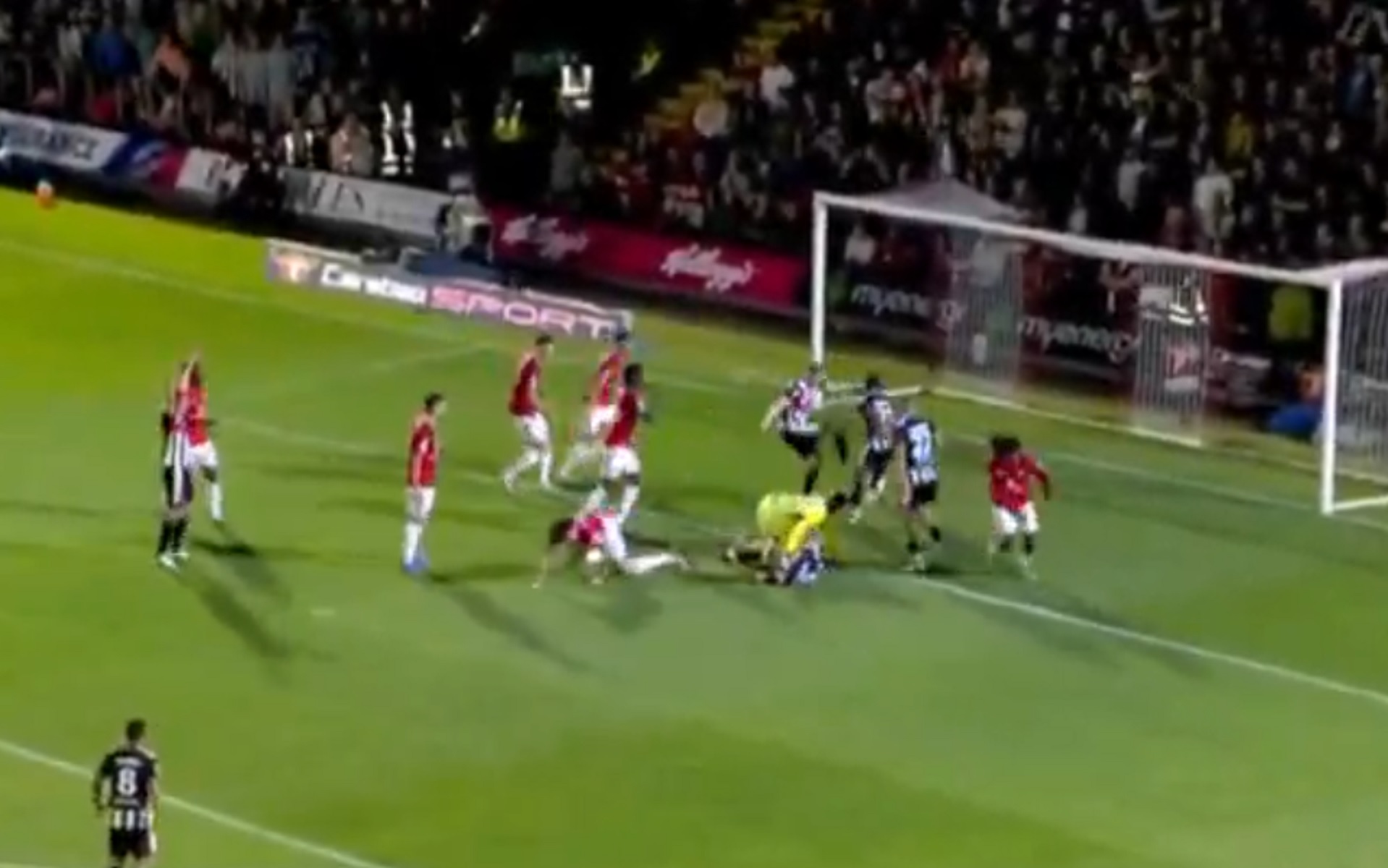 Η Γκρίμσμπι… διασύρει την Μάντσεστερ Γιουνάιτεντ (vid)