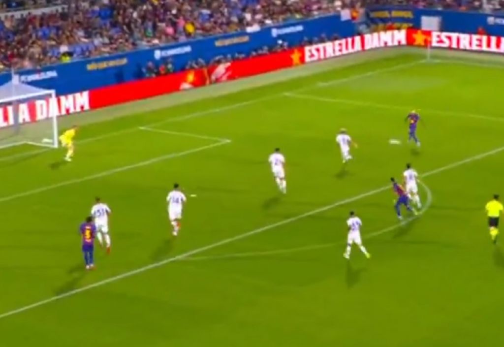 Πλασέ… αριστούργημα του Γιαμάλ στο Μπαρτσελόνα – Κόμο (δείτε βίντεο)