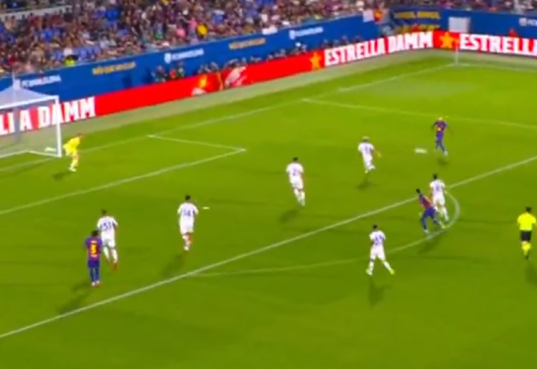 Πλασέ… αριστούργημα του Γιαμάλ στο Μπαρτσελόνα – Κόμο (δείτε βίντεο)