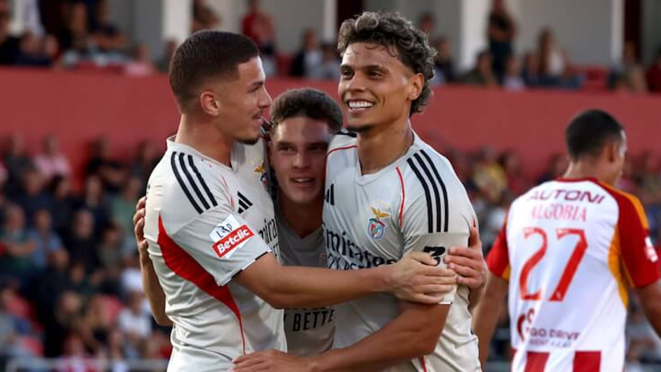 «Πρώτη» του Μουρίνιο στη Μπενφίκα με «τρίμπαλο» και Παυλίδη (vid)