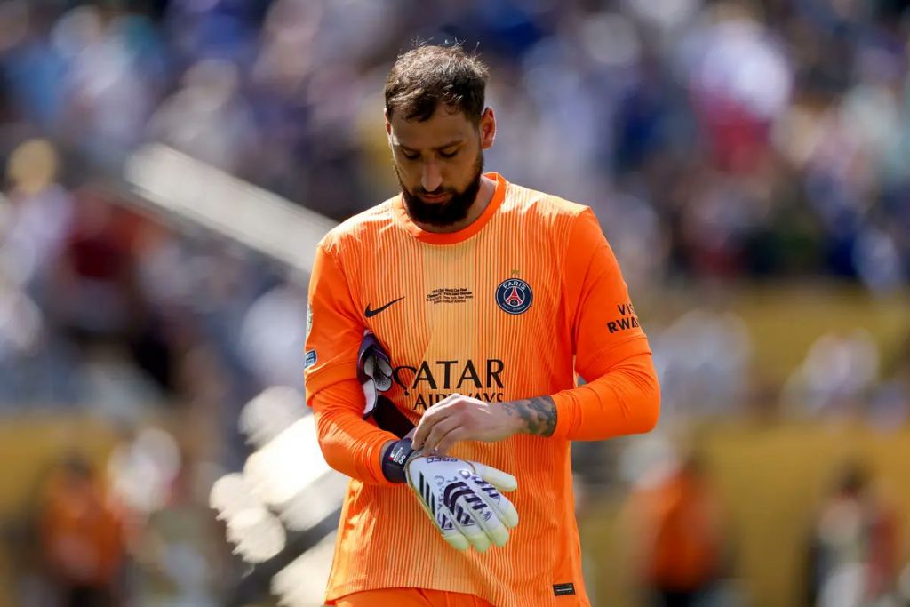 Ο Ντοναρούμα… μηδένισε την Παρί για τον «κορυφαίο σύλλογο του Πεπ»