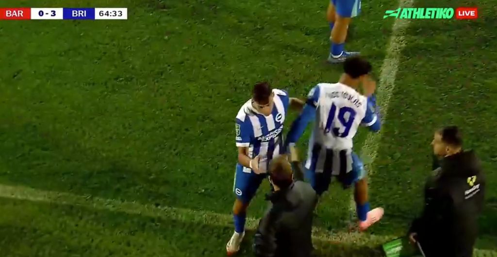 Η στιγμή που περίμενε όλη η Ελλάδα: Τζίμας και Κωστούλας με τη φανέλα της Μπράιτον! (vid)