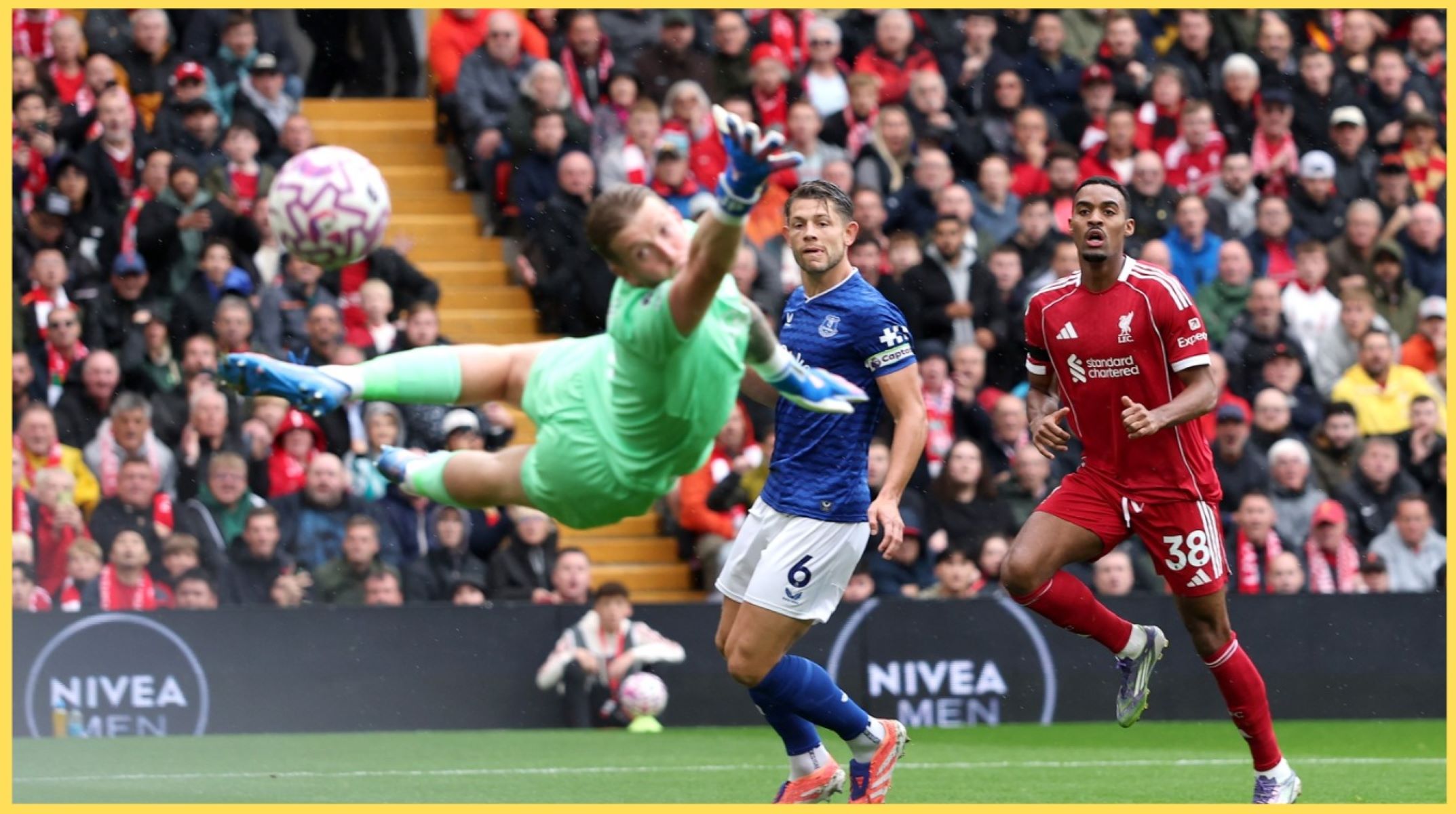 H διαστημική γκολάρα του Γκράβενμπερτς από όλες τις κάμερες του Άνφιλντ (vid)