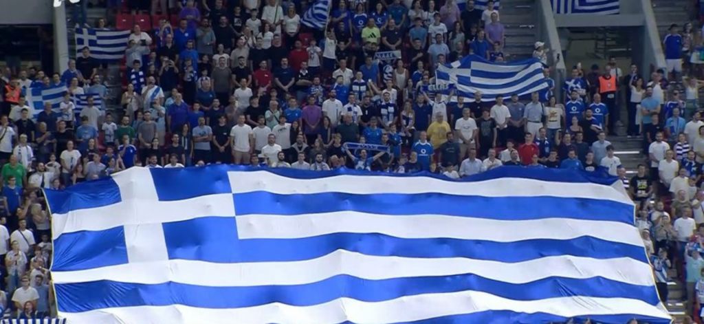 Εθνική Ελλάδος: Παραλίγο να… πέσει το γήπεδο στον Εθνικό ύμνο! (vid)