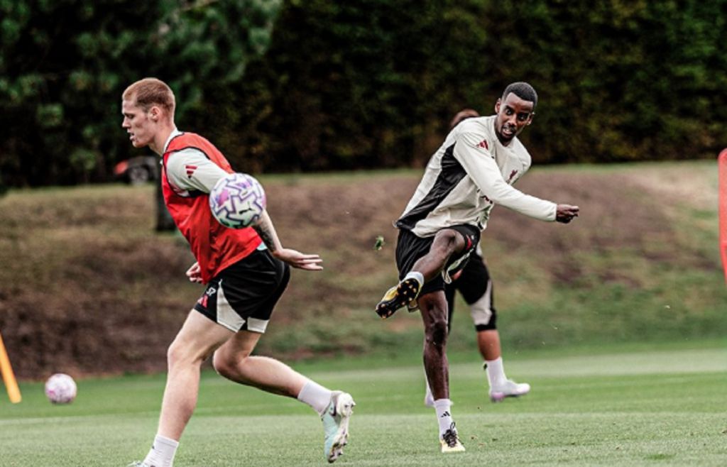 H πρώτη προπόνηση του Αλεξάντερ Ίσακ με τη Λίβερπουλ (vid)