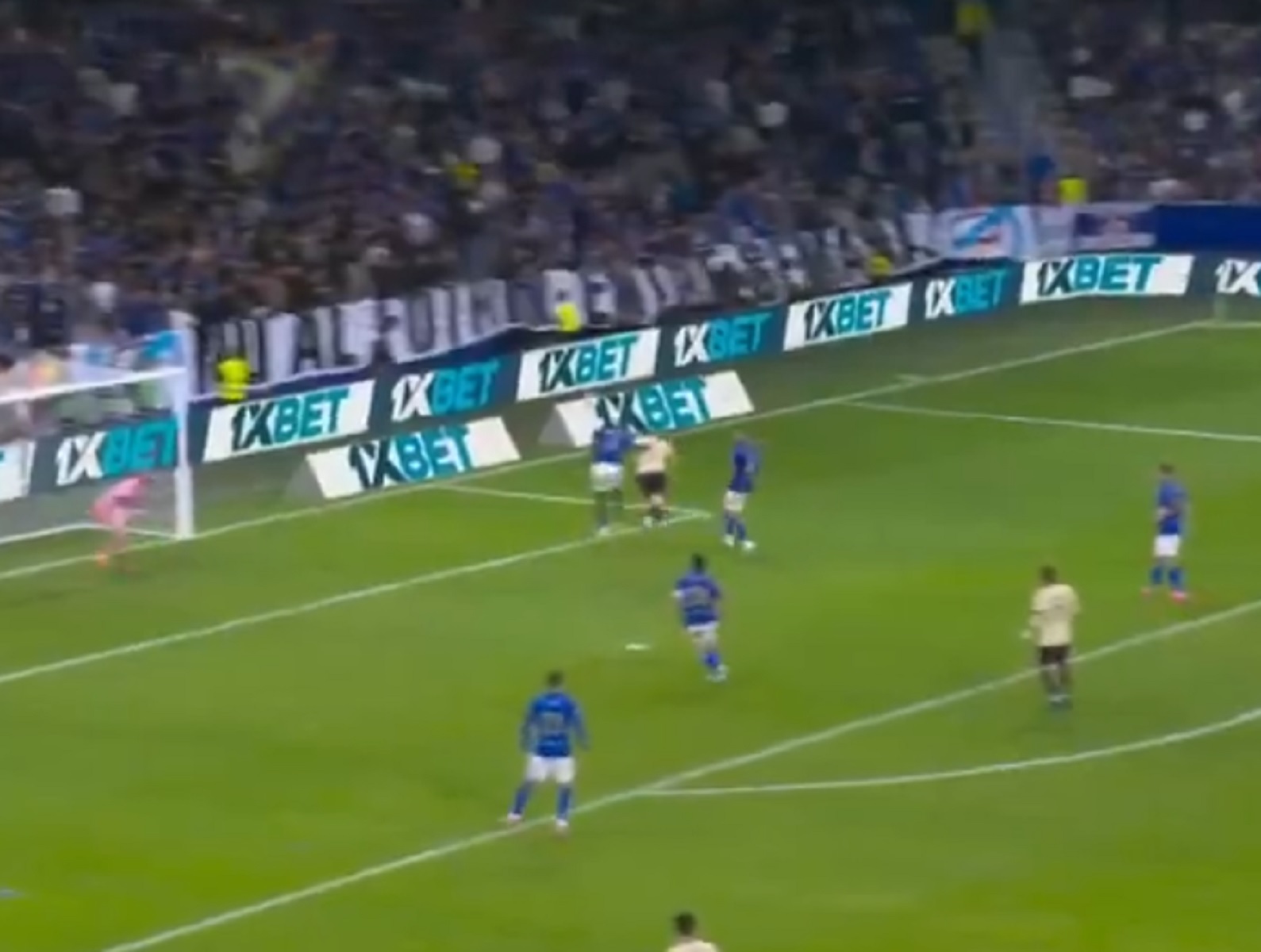 Γκολάρα ο Λεβαντόφσκι, πέταξε στα δίχτυα την Οβιέδο (vid)