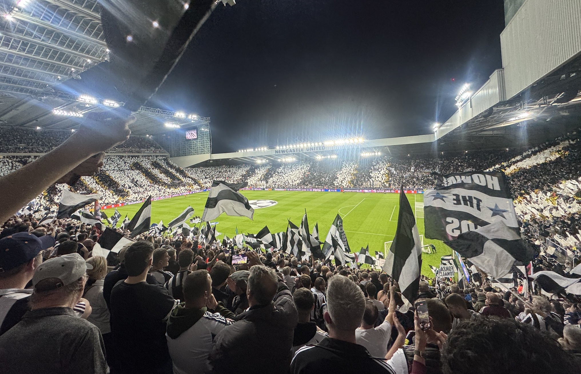 Champions League: Η εξέδρα της Νιούκαστλ είναι για Όσκαρ! (pic)