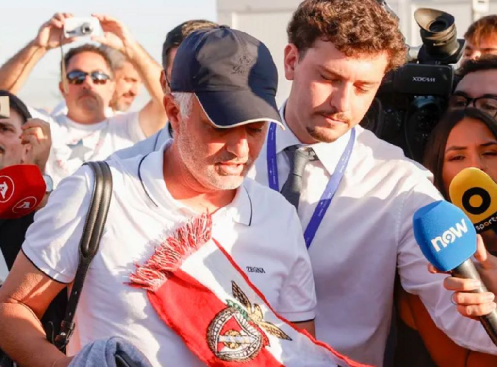 Όνειρο ζει ο Ζοσέ Μουρίνιο: «Ποιος μπορεί να πει “όχι” στη Μπενφίκα;»