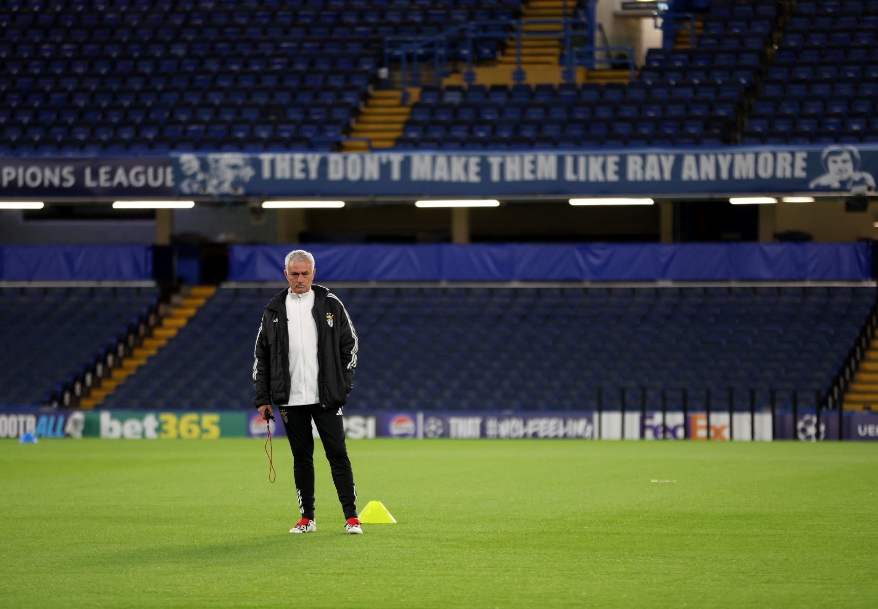 Μουρίνιο: «Η Τσέλσι είναι κομμάτι της ιστορίας μου, τώρα όμως είμαι κόκκινος»