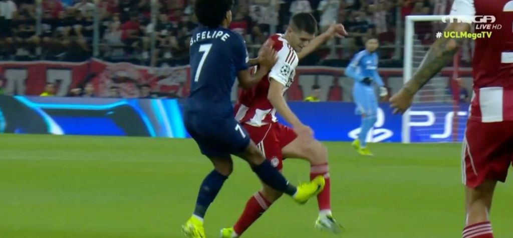 Άλλαξαν τα δεδομένα στο ματς του Ολυμπιακού: Κόκκινη για τον Μπρούνο! (vid)