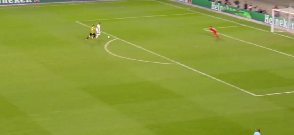 Το ποδόσφαιρο είναι πολύ απλό: Η Ρεάλ Μαδρίτης με δύο μπαλιές σκόραρε! (vid)