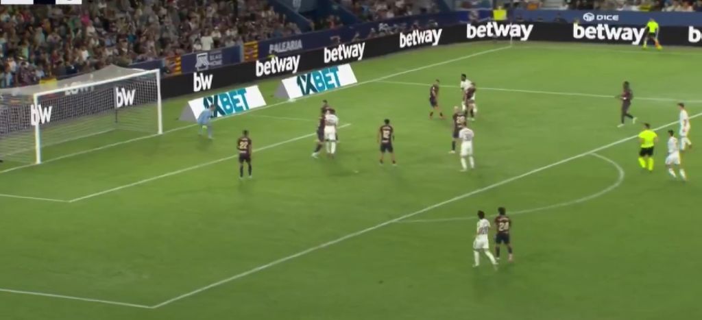 ΑΡΡΩΣΤΟ γκολ από τον Βινίσιους με τριβέλα! (vid)