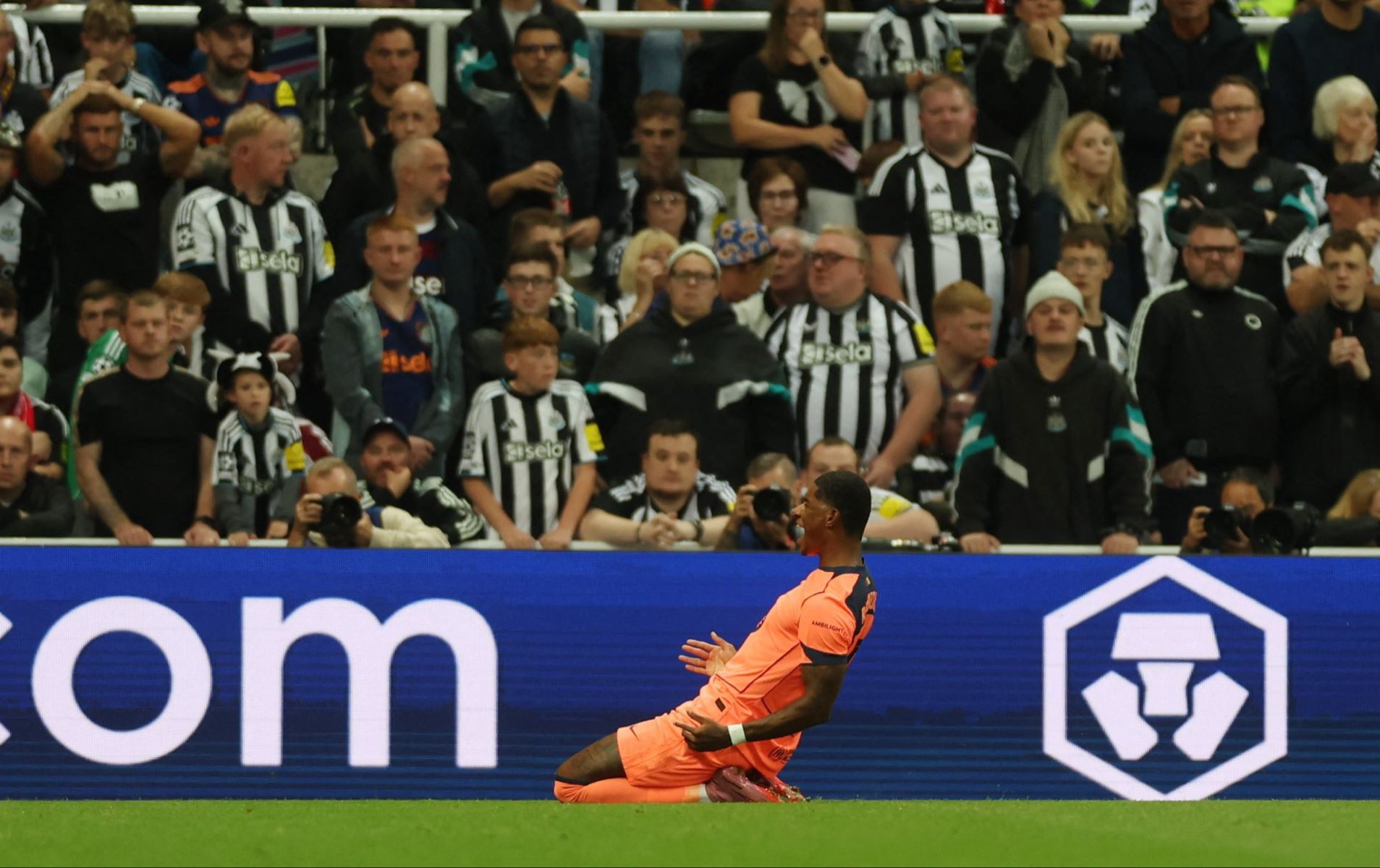 Νιούκαστλ και Μπαρτσελόνα το βρήκαν από αυτόν που δεν περίμεναν (vid)