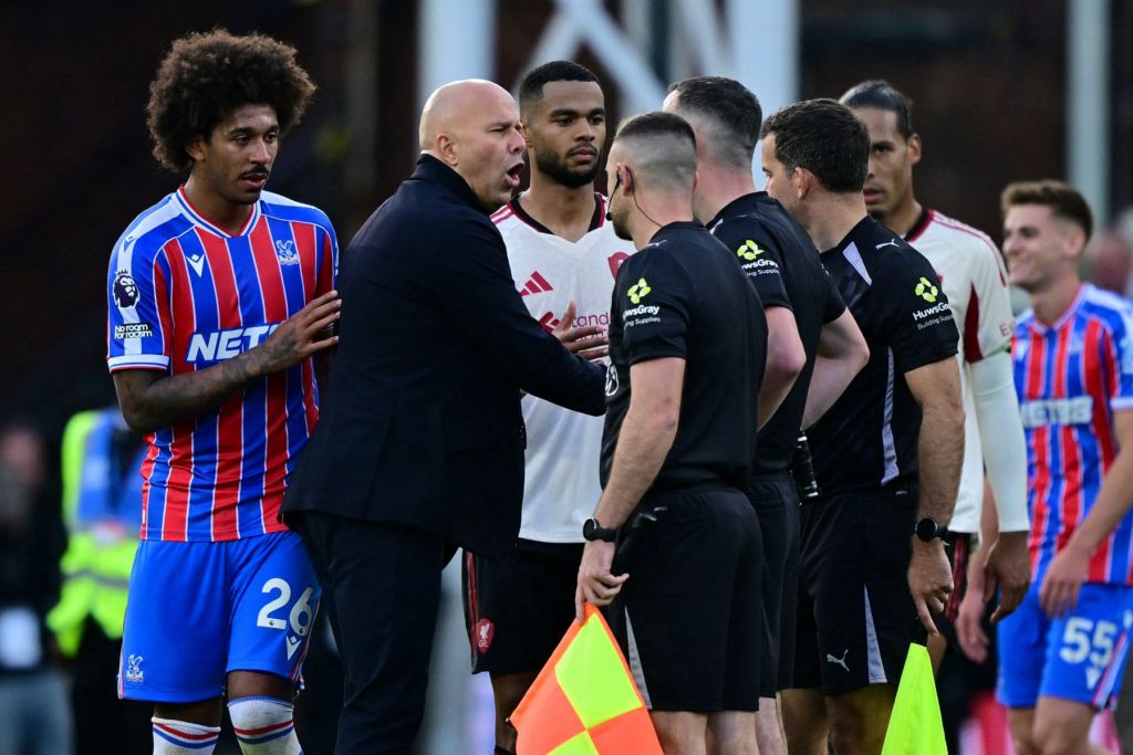 Κλυδωνισμοί στη Λίβερπουλ: Ο Σλοτ χρέωσε σε παίκτη του την ήττα από την Κρίσταλ Πάλας