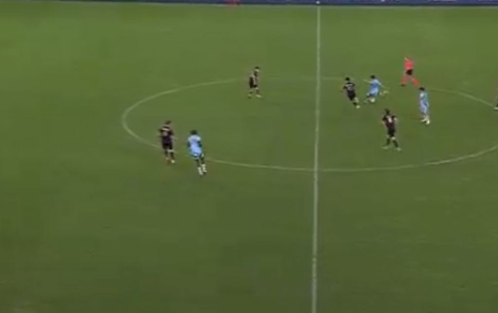 H απίθανη γκολάρα του Τριάντη στο MLS με σουτάρα πίσω από το κέντρο (vid)