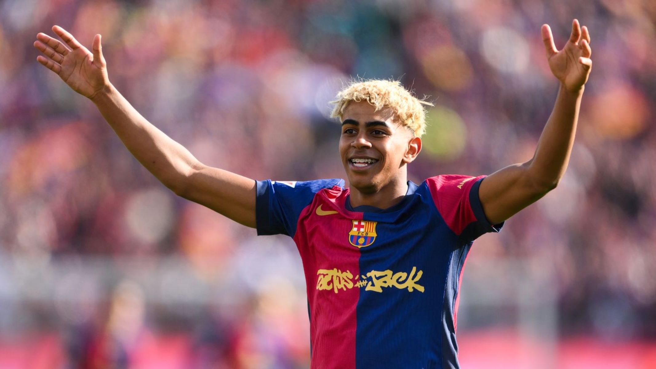 Χρυσή Μπάλα 2025: Στην απονομή με 20+ συγγενείς και φίλους ο Γιαμάλ