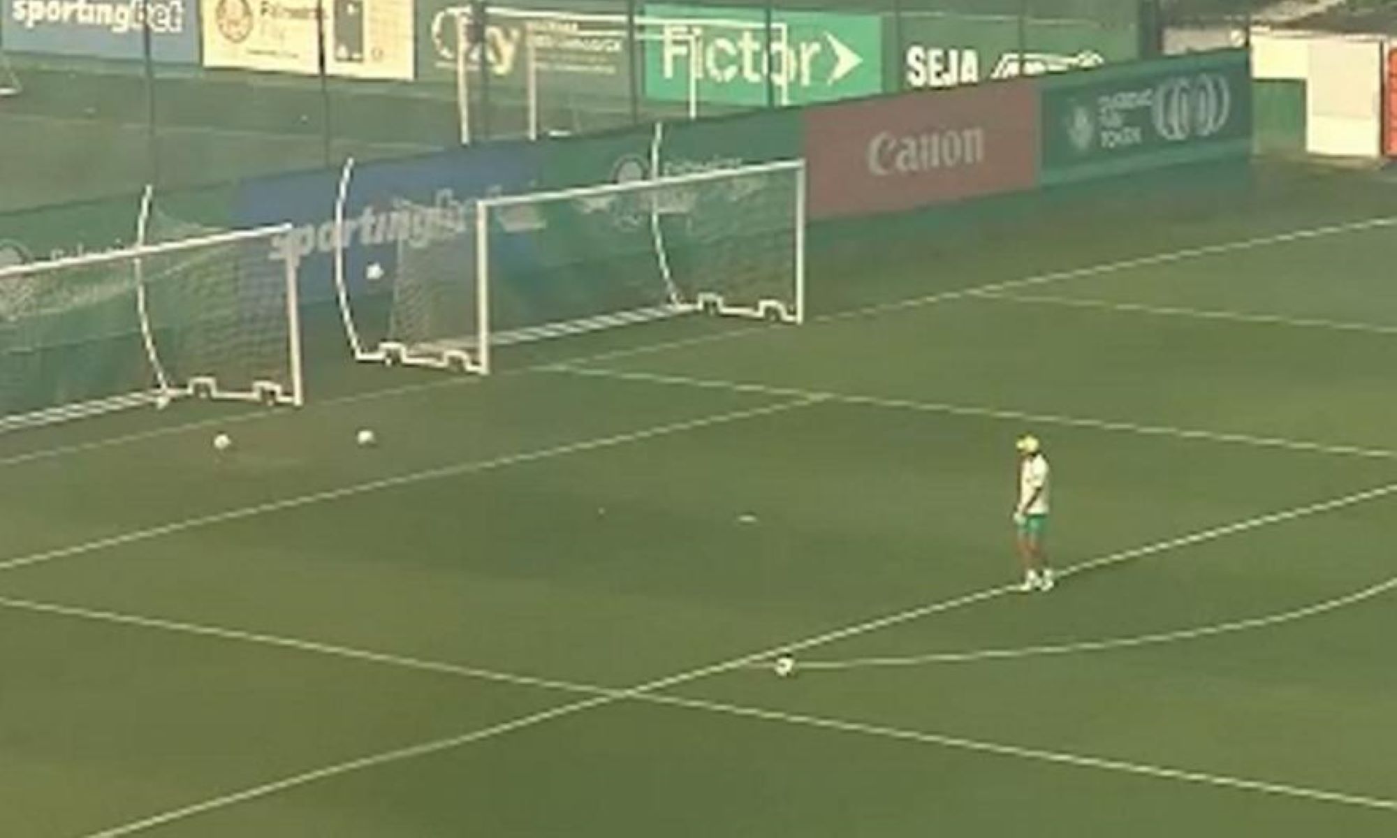 Αμπέλ Φερέιρα όπως… Ροναλντίνιο: Σημάδεψε και βρήκε τρεις σερί φορές το οριζόντιο δοκάρι (vid)