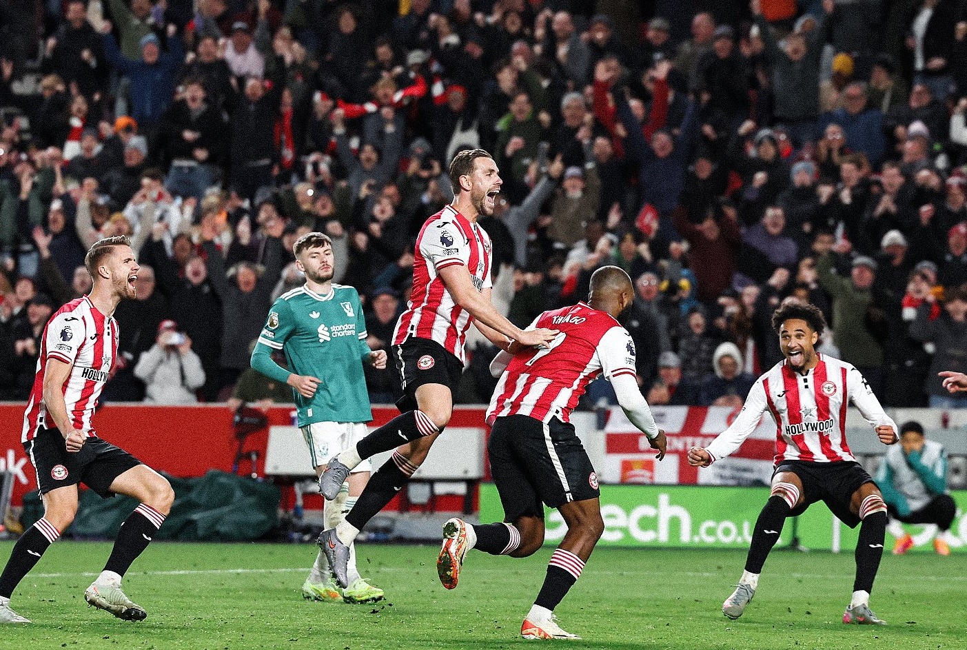 Bee-tiful Μπρέντφορντ: Νίκησε άνετα και εύκολα τη Λίβερπουλ (vid)