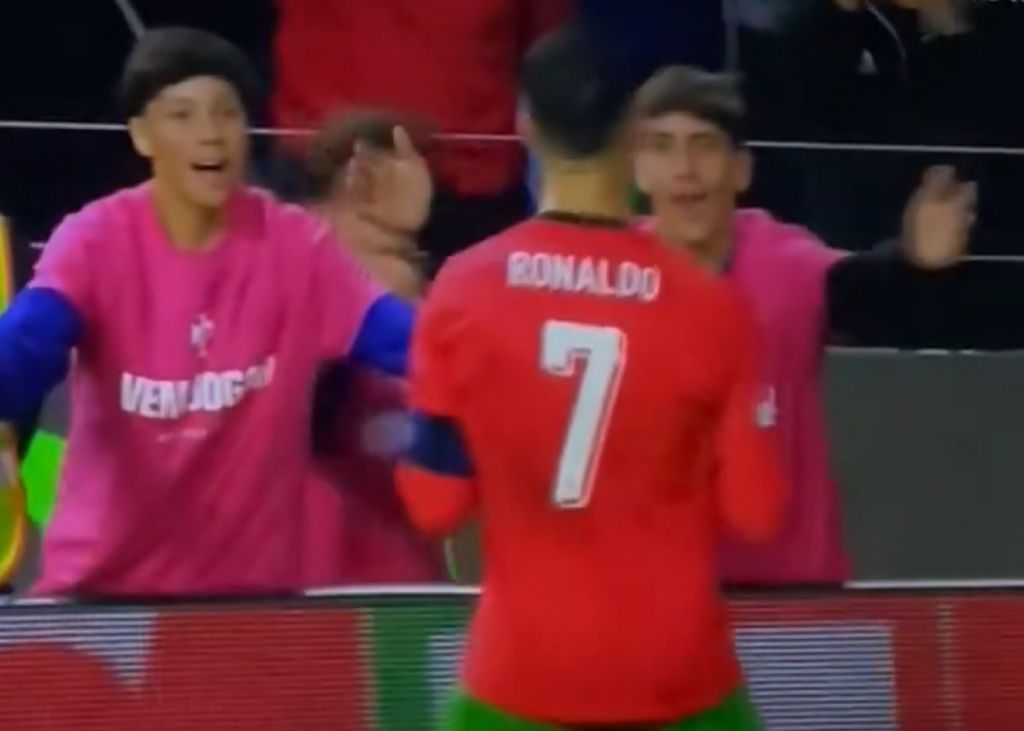 Απολαμβάνει κάθε του στιγμή ο Κριστιάνο: Siuu με τα ball boys στο Πορτογαλία – Ουγγαρία (vid)