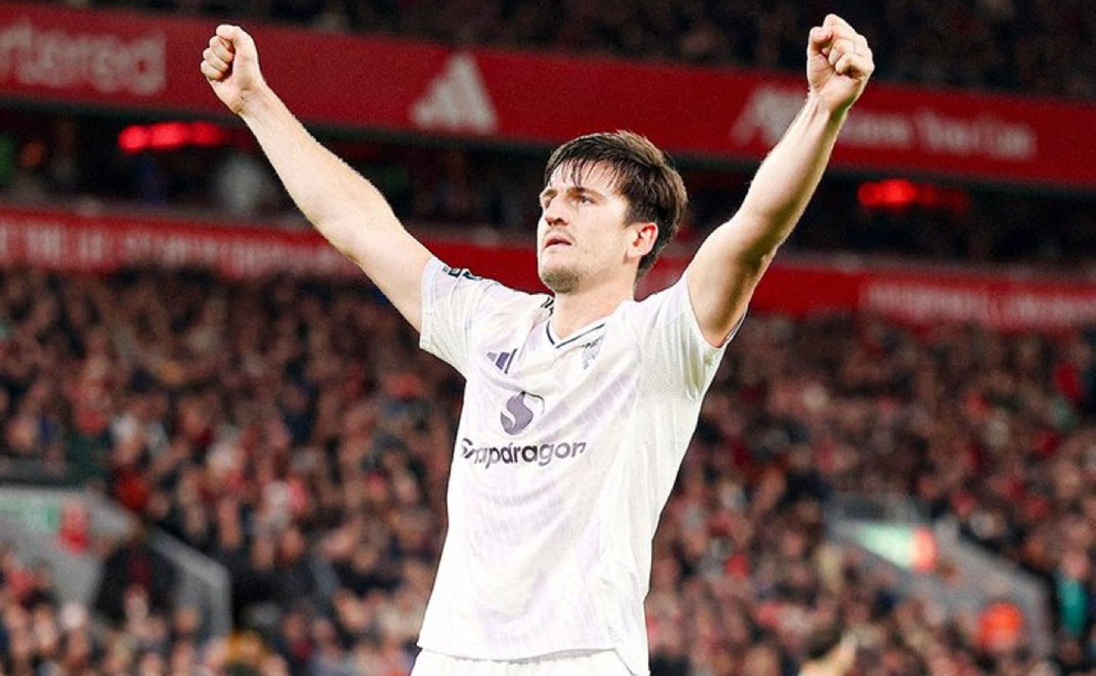 Αυτόν αποθέωσε ο Μαγκουάιρ μετά την ιστορική νίκη επί της Λίβερπουλ!