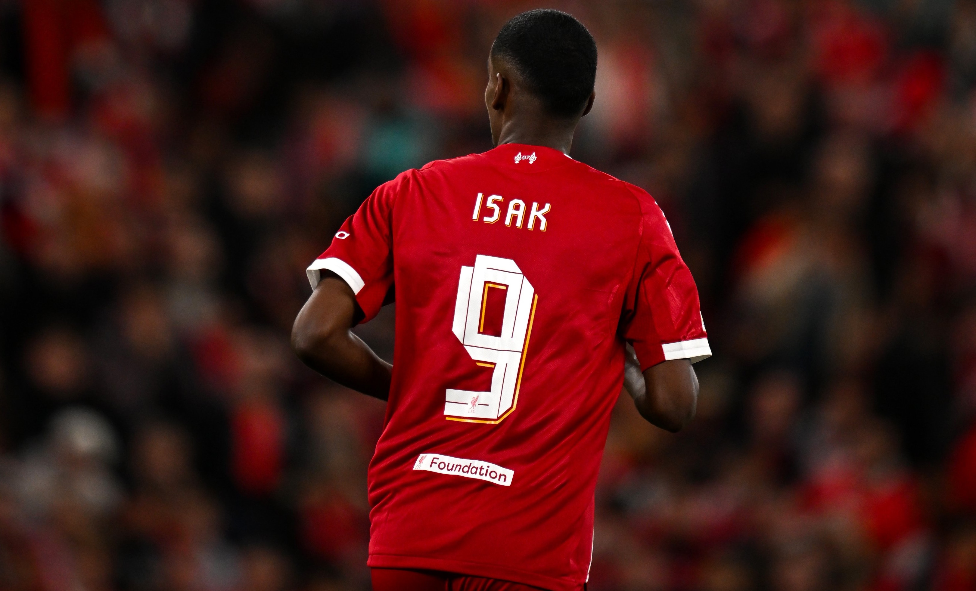 Ο Ίσακ έσπασε την σιωπή του μετά την τραγική εκκίνηση με τη Λίβερπουλ