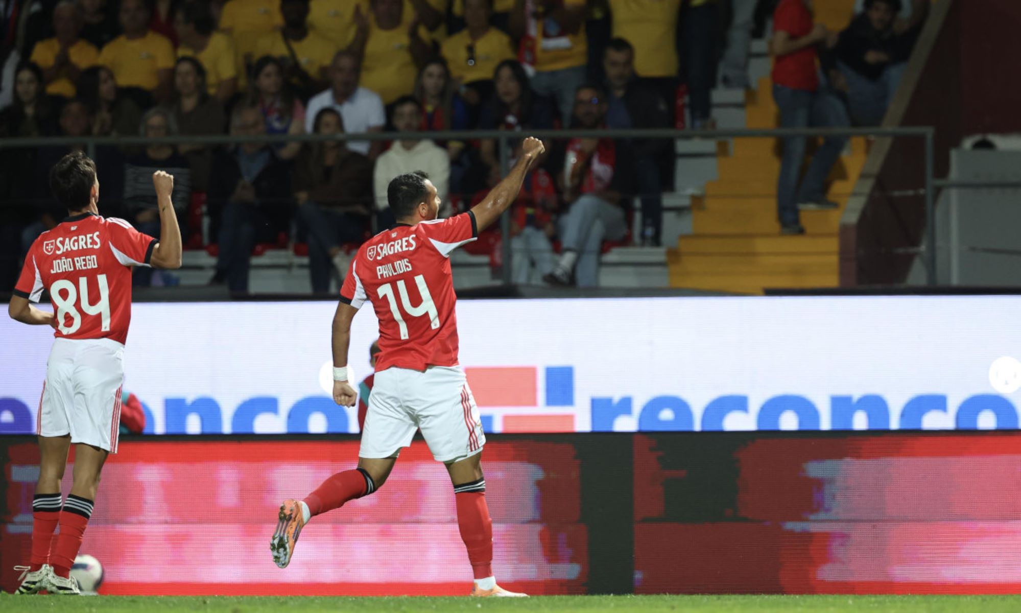 Τα δύο «παστέλια» του Παυλίδη έδωσαν την πρόκριση στην Μπενφίκα του Μουρίνιο (vid)