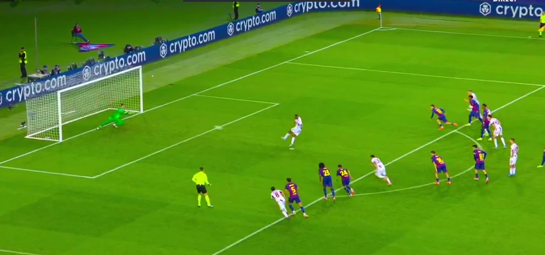 Ο Ελ Καμπί σκοράρει με κάθε τρόπο κόντρα στην Μπαρτσελόνα! (vid)