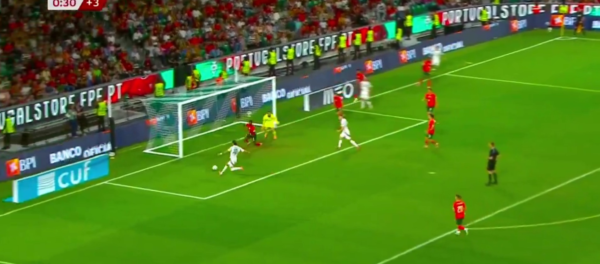 O Σομποσλάι χάλασε το… πάρτι του Κριστιάνο: Έκανε «αγάλματα» 50.000 Πορτογάλους! (vid)