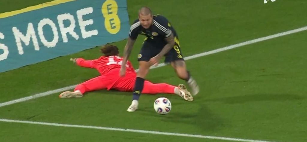 Τραγικό λάθος από τον Τζολάκη: «Χάρισε» το τρίτο γκολ στους Σκωτσέζους! (vid)