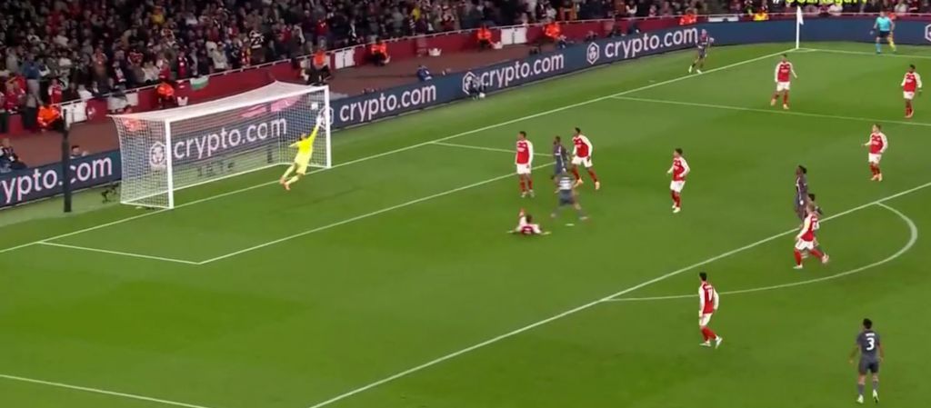 ΑΔΙΑΝΟΗΤΗ επέμβαση του Ράγια σε γύρισμα του Ποντένσε! (vid)