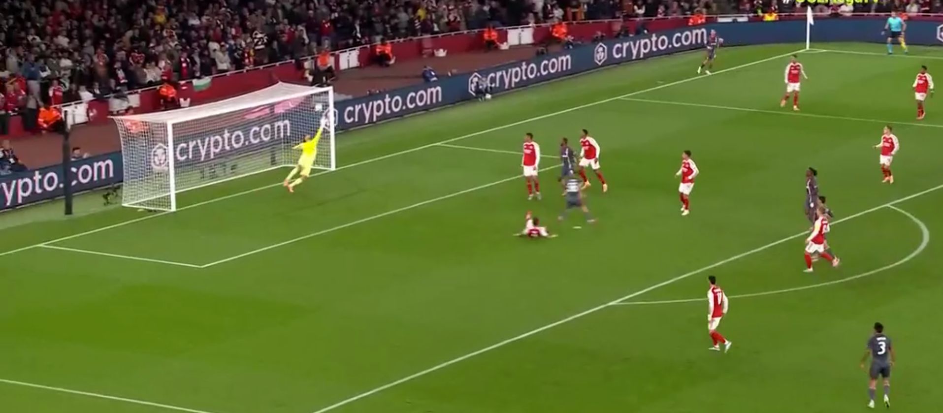 ΑΔΙΑΝΟΗΤΗ επέμβαση του Ράγια σε γύρισμα του Ποντένσε! (vid)