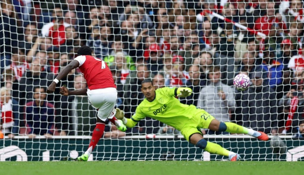 Δίπλα σε θρύλους της Άρσεναλ ο Σάκα, μετά το γκολ του με τη Γουέστ Χαμ!