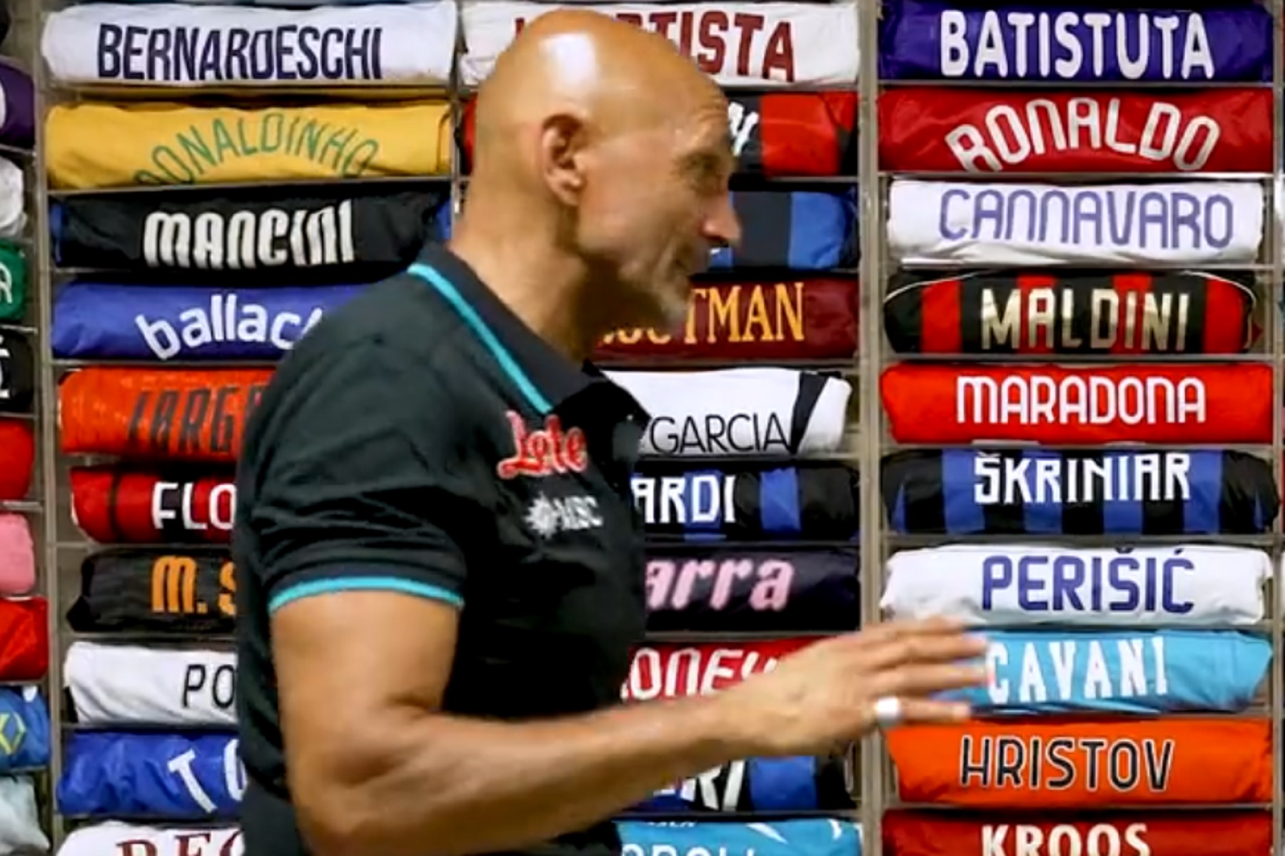 O Λουτσιάνο Σπαλέτι διαθέτει την ομορφότερη συλλογή εμφανίσεων στην Ιταλία (vid)