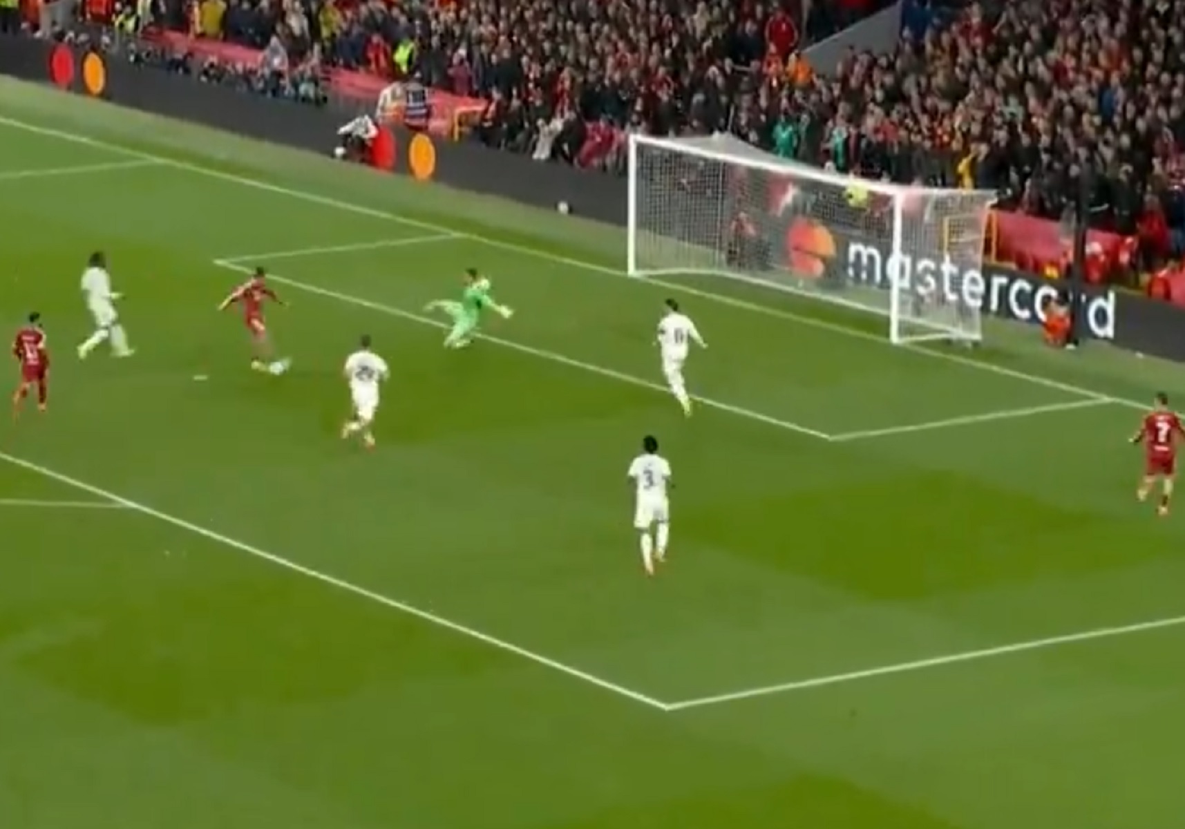 Λίβερπουλ – Ρεάλ Μαδρίτης: Κατέβασε… ρολά ο Κουρτουά, τρελάθηκε ο Σομποσλάι (vid)