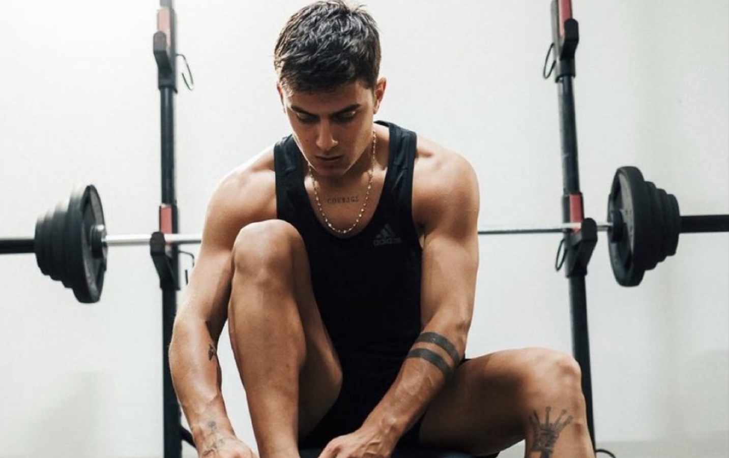 Περασμένα μεγαλεία για τον Ντιμπάλα: Από αυτοκράτορας της Ρώμης έγινε… παλτό – Η απόφαση της ομάδας!