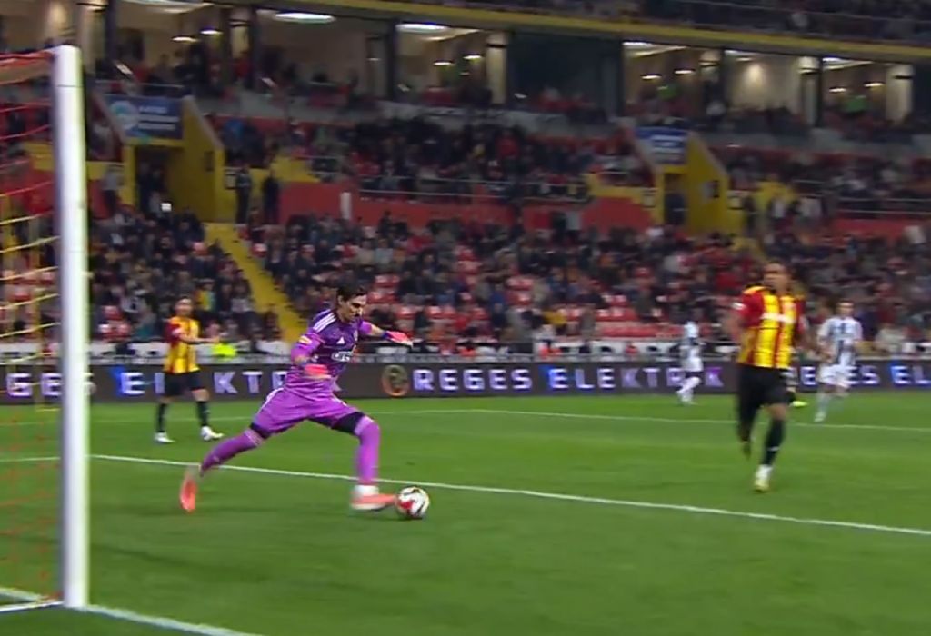 Οι Τούρκοι αποθεώνουν τον Γιαννιώτη – Απίθανη προσποίηση του 32χρονου κίπερ (vid)