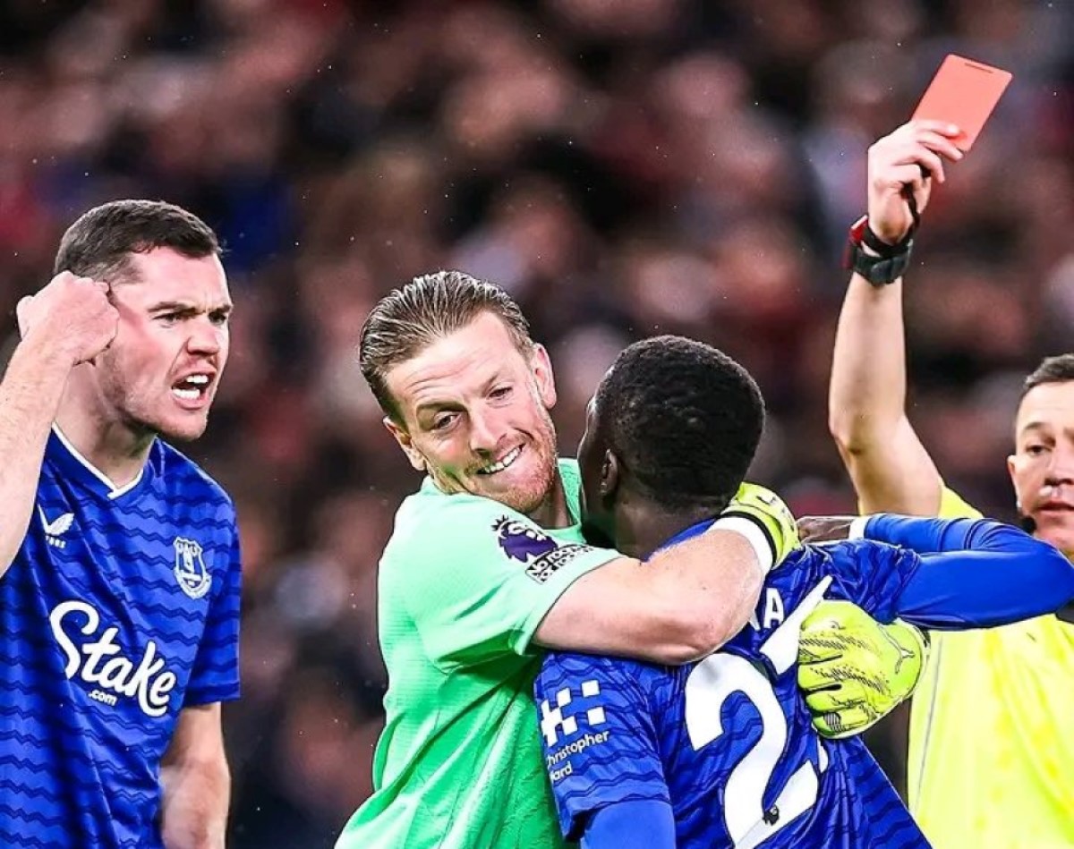 Έβερτον:  «Μια συγγνώμη σε όλους σας» – Η πιο ανόητη αποβολή της 10ετίας