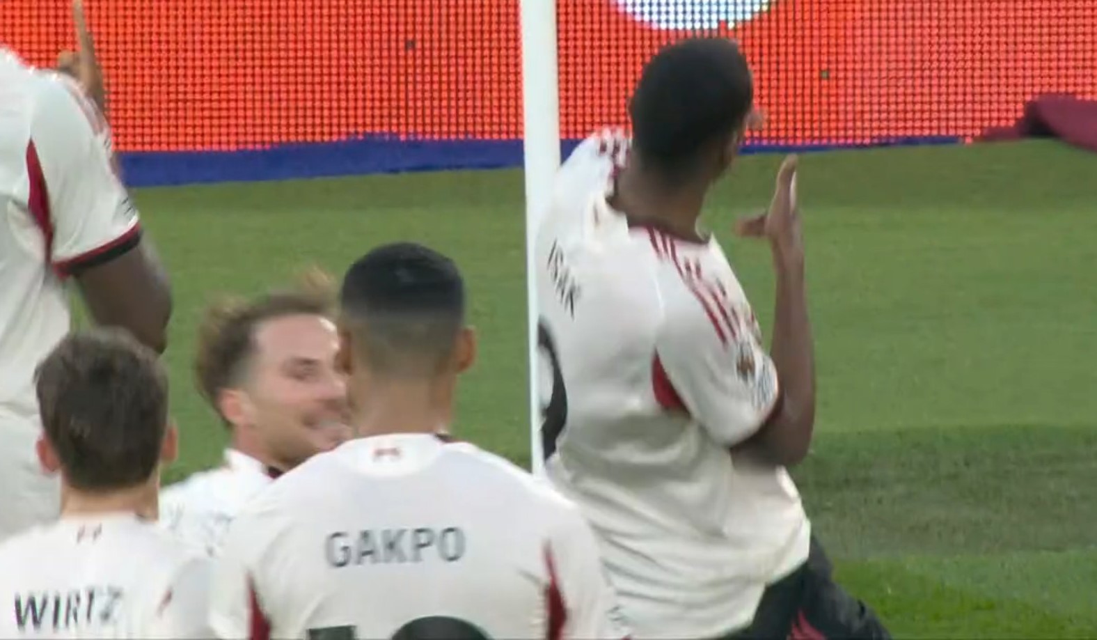 Το κάρφωσε ο Ίσακ – Ιστορικό πρώτο γκολ με τη Λίβερπουλ στο πρωτάθλημα (vid)