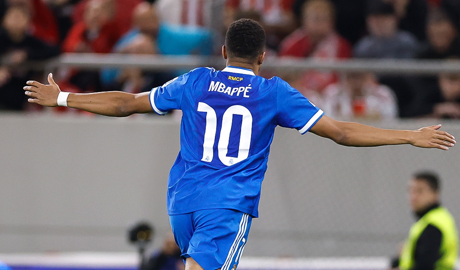 «Πυροβολεί» πιο γρήγορα και από την σκιά του ο Μπαπέ: Τρία γκολ και μπροστά η Ρεάλ! (vids)