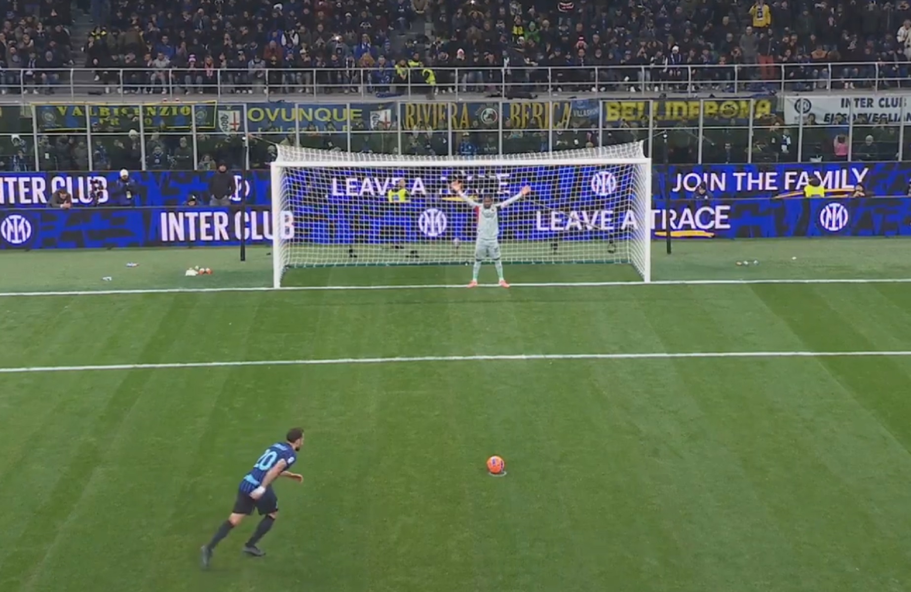 Μάικ Μενιάν: Το απόλυτο «ψάρωμα» στο πέναλτι του Τσαλχάνογλου (vid)