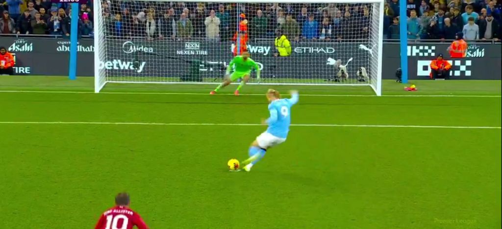 «Ψώνισε» τον ασταμάτητο Χάαλαντ ο Μαμαρντασβίλι και έπιασε πέναλτι! (vid)