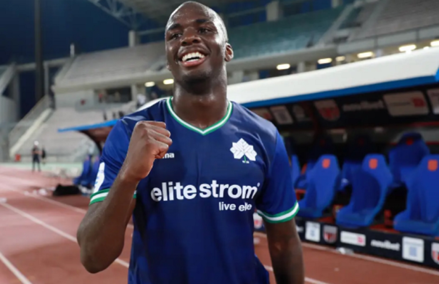 Ανδρέας Τεττέη: Χάρισε τη φανέλα του στον μικρό Γιαννάκη (pic)