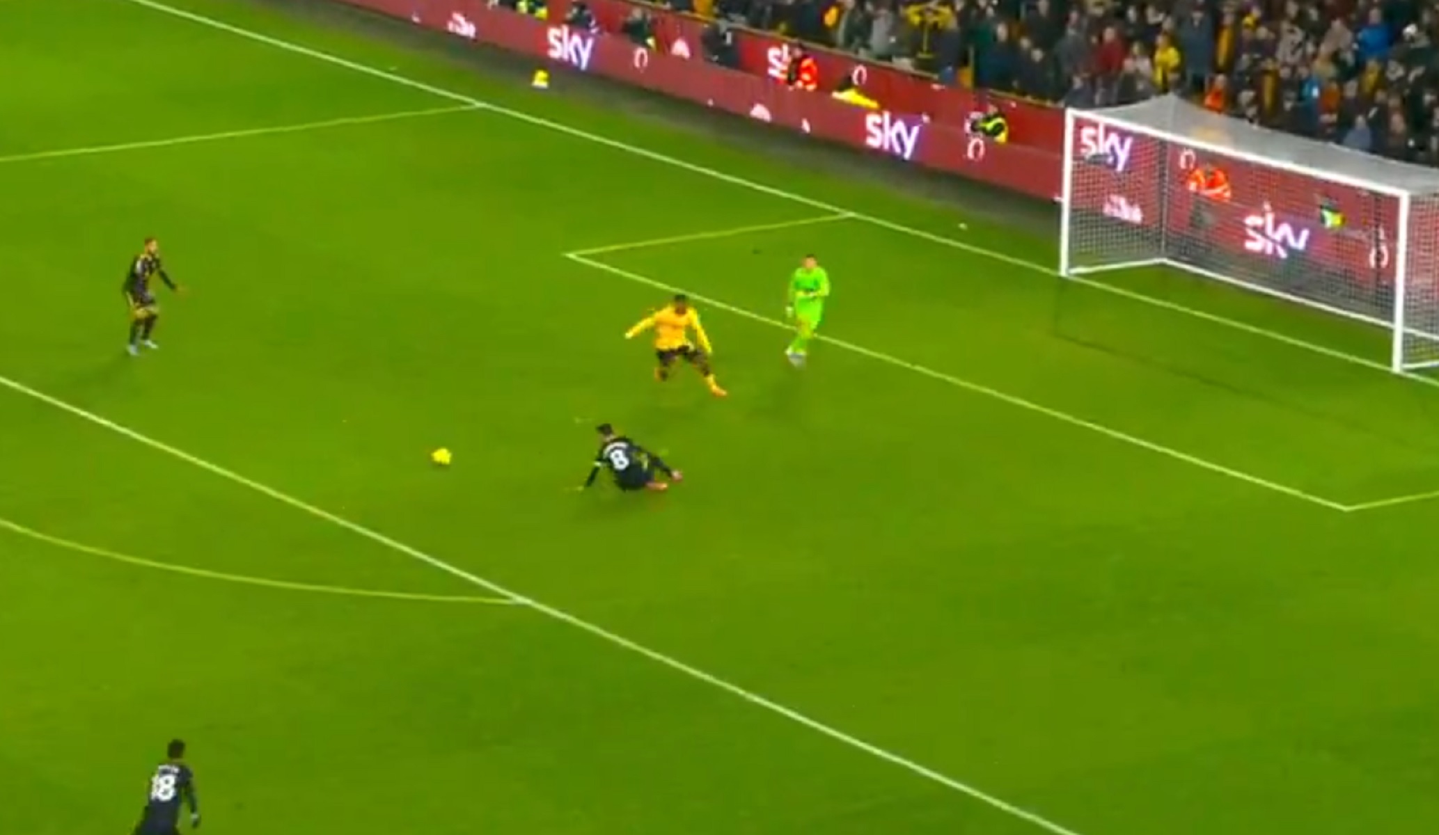 Το λίγο… κάπως ύποπτο γκολ της Γιουνάιτεντ στη Γουλβς (vid)