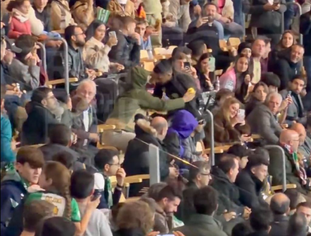 Επεισόδιο με τον πατέρα του Γιαμάλ στο Μπέτις – Μπαρτσελόνα (vid)