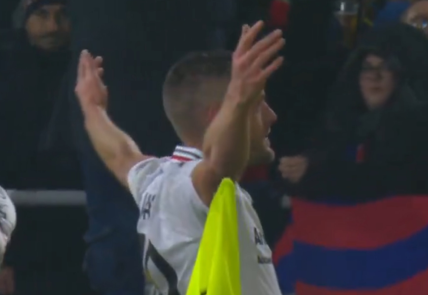 O Βάρντι σμπαραλιάζει την άμυνα της Μπολόνια (vid)